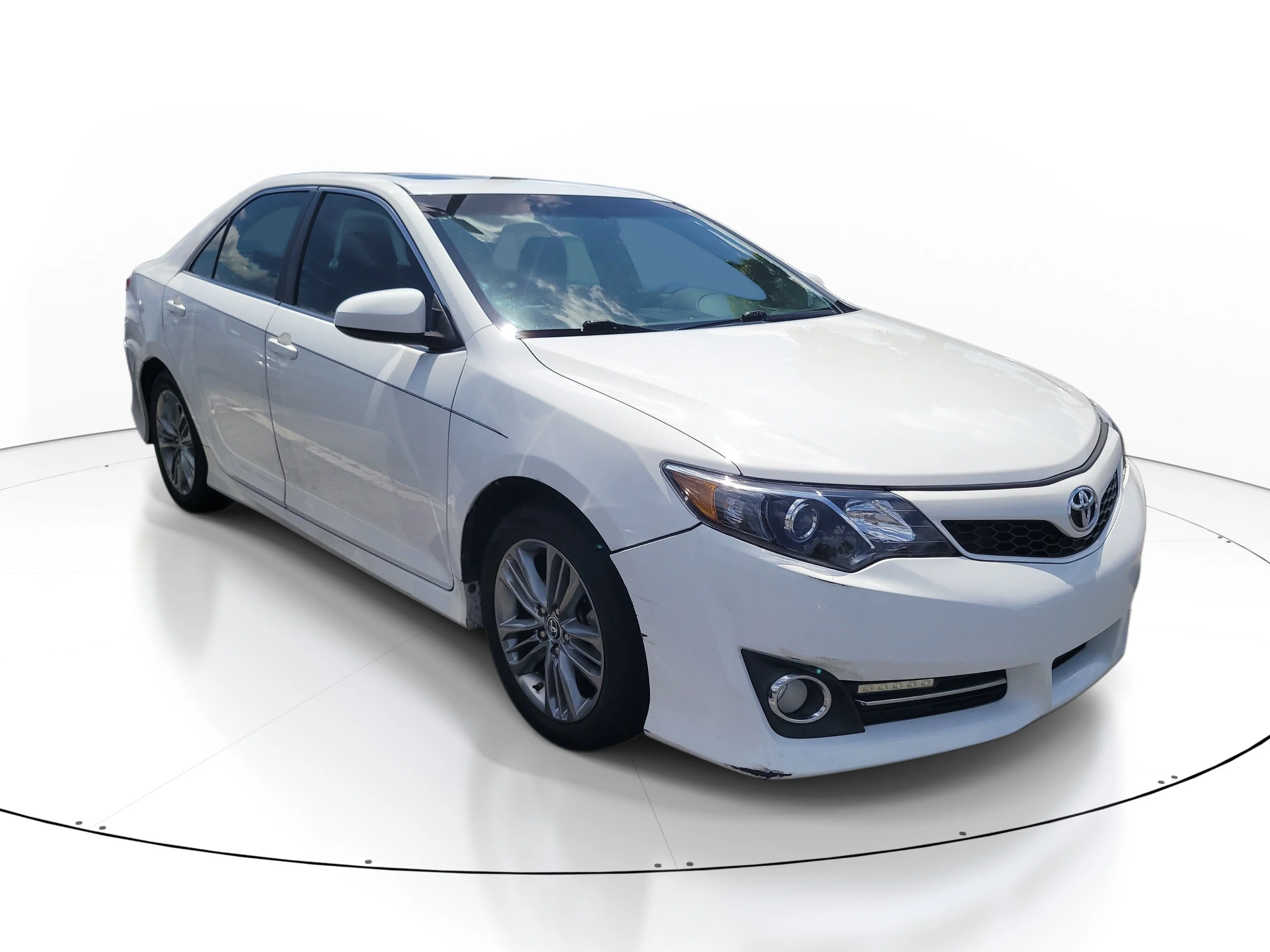 Used 2013 Super White Toyota SE image 1