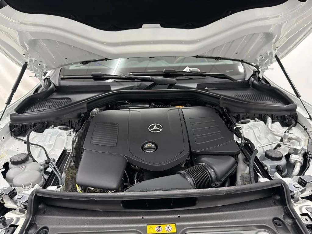 New 2027 White Mercedes-Benz GLC 300 image 30