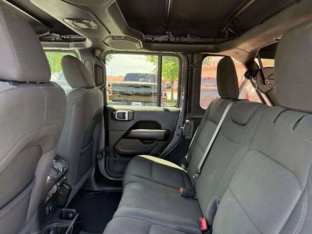 Used 2021 Gray Jeep Unlimited Sahara image 17