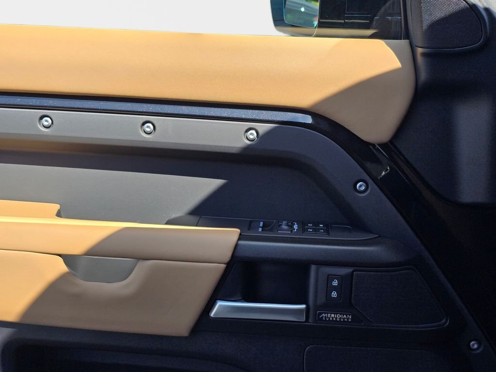 New 2026 Santorini Black LAND ROVER V8 image 29