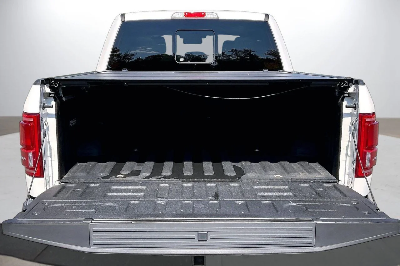 Used 2016 White Ford King Ranch image 27