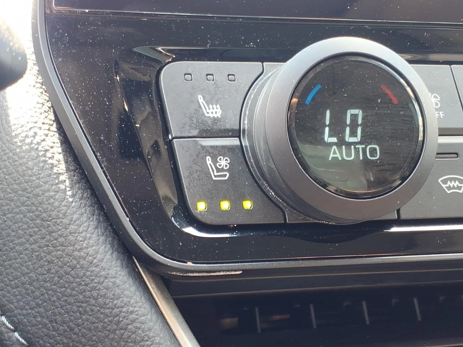 Used 2024 Wind Chill Pearl Toyota Limited image 5