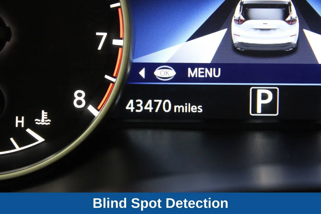 Used 2020 Pearl White Nissan S image 5