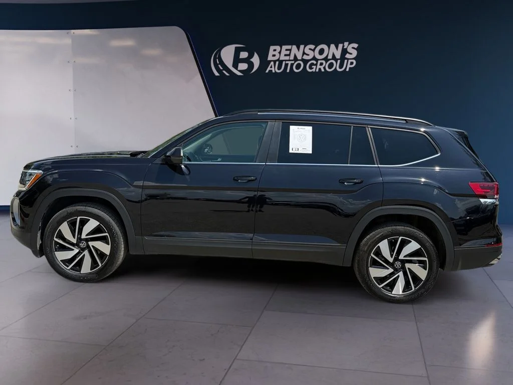 Used 2025  Volkswagen 2.0T SE w/Technology image 2