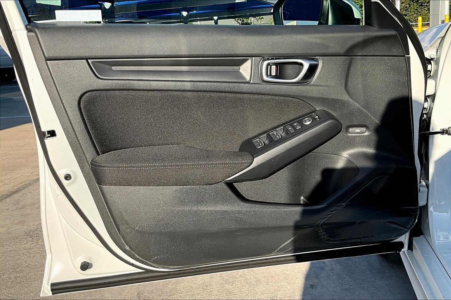New 2026 Platinum White Pearl Honda LX image 10