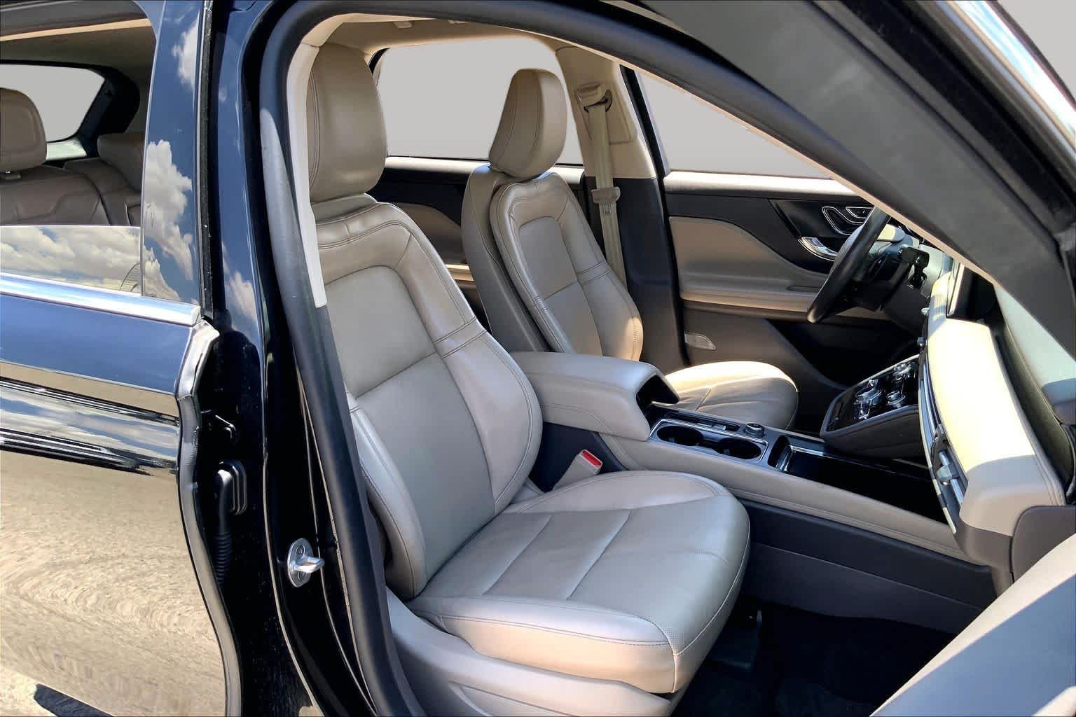 Used 2022 Infinite Black Metallic Clearcoat Lincoln Reserve image 9