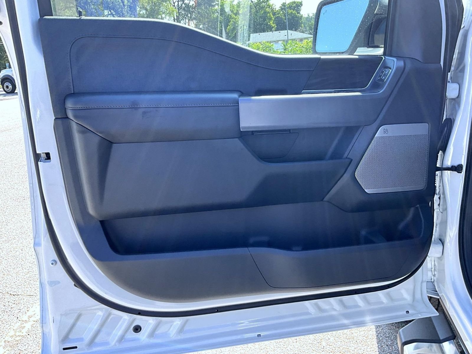 New 2026 Star White Metallic Tri-Coat Ford Lariat image 11
