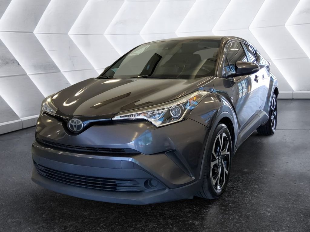 Used 2019 Gray Toyota XLE image 3