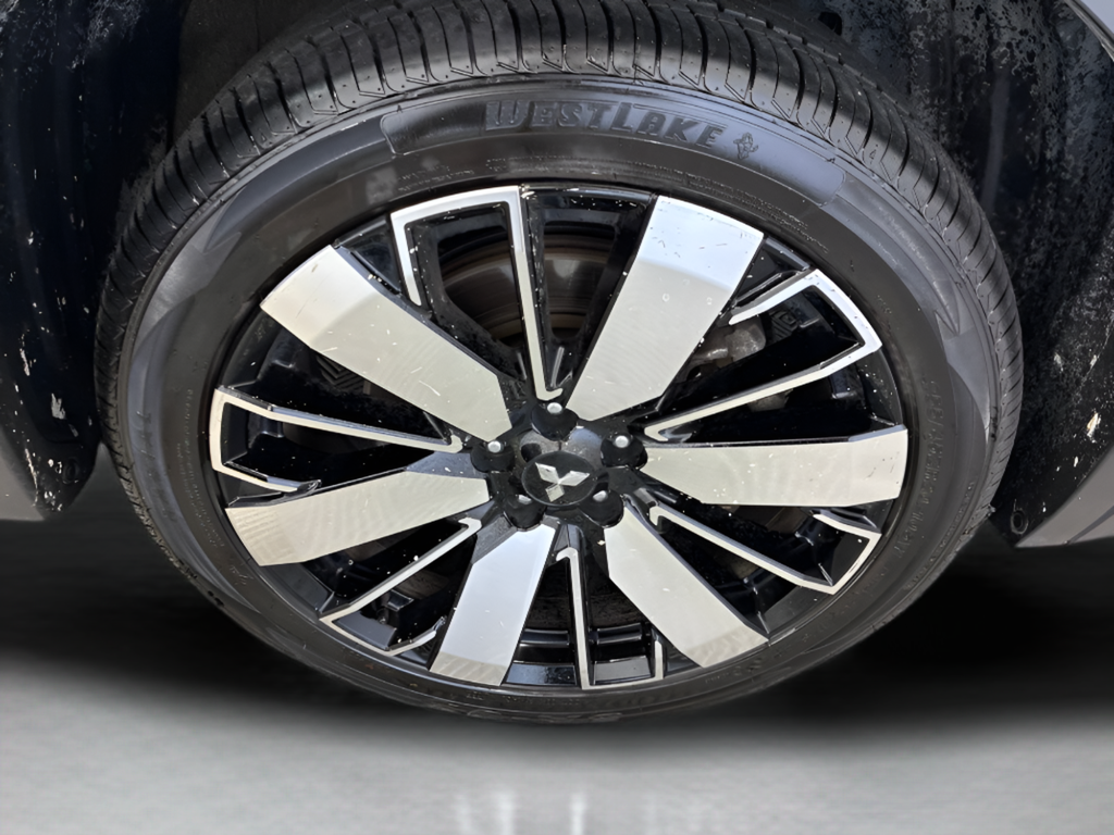 Used 2025  Mitsubishi SE image 42