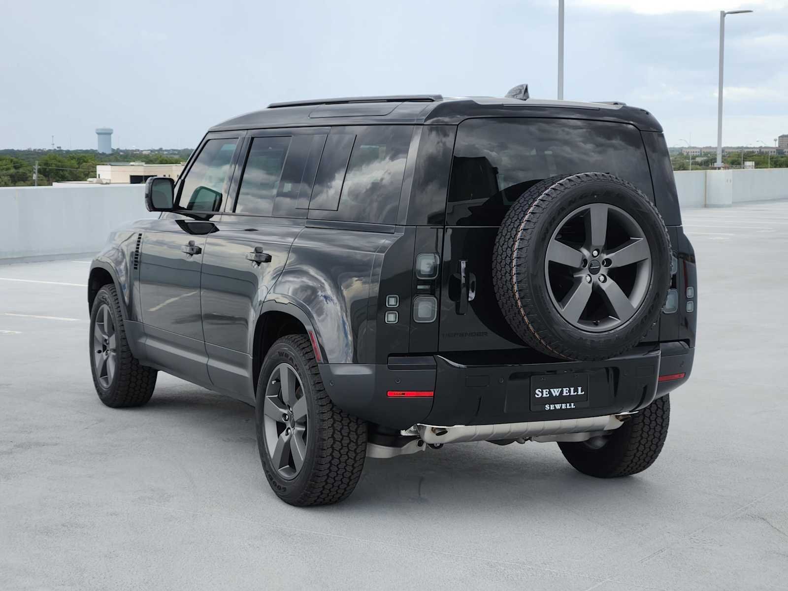 New 2026 Santorini Black LAND ROVER S image 5