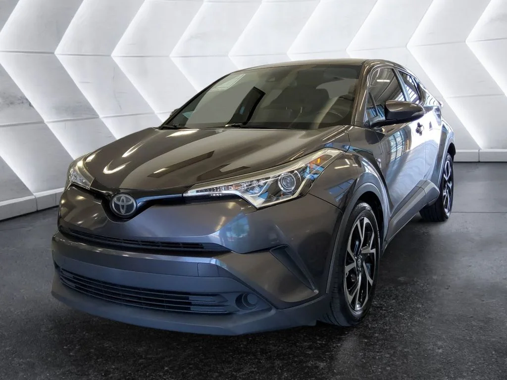 Used 2019 Gray Toyota XLE image 3