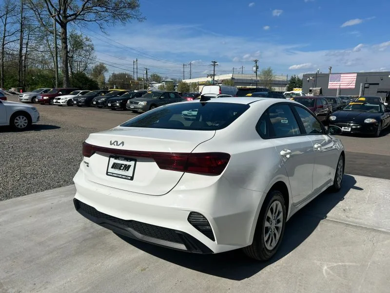 Used 2023 White Kia LX Sedan 4D image 26