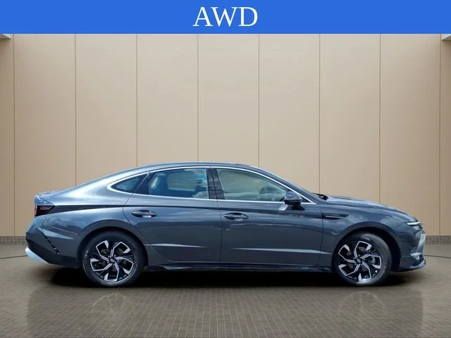Used 2025 Gray Hyundai SEL image 7