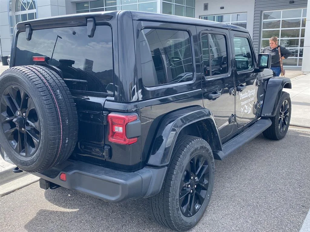 Used 2021 Black Clearcoat Jeep Unlimited Sahara image 3