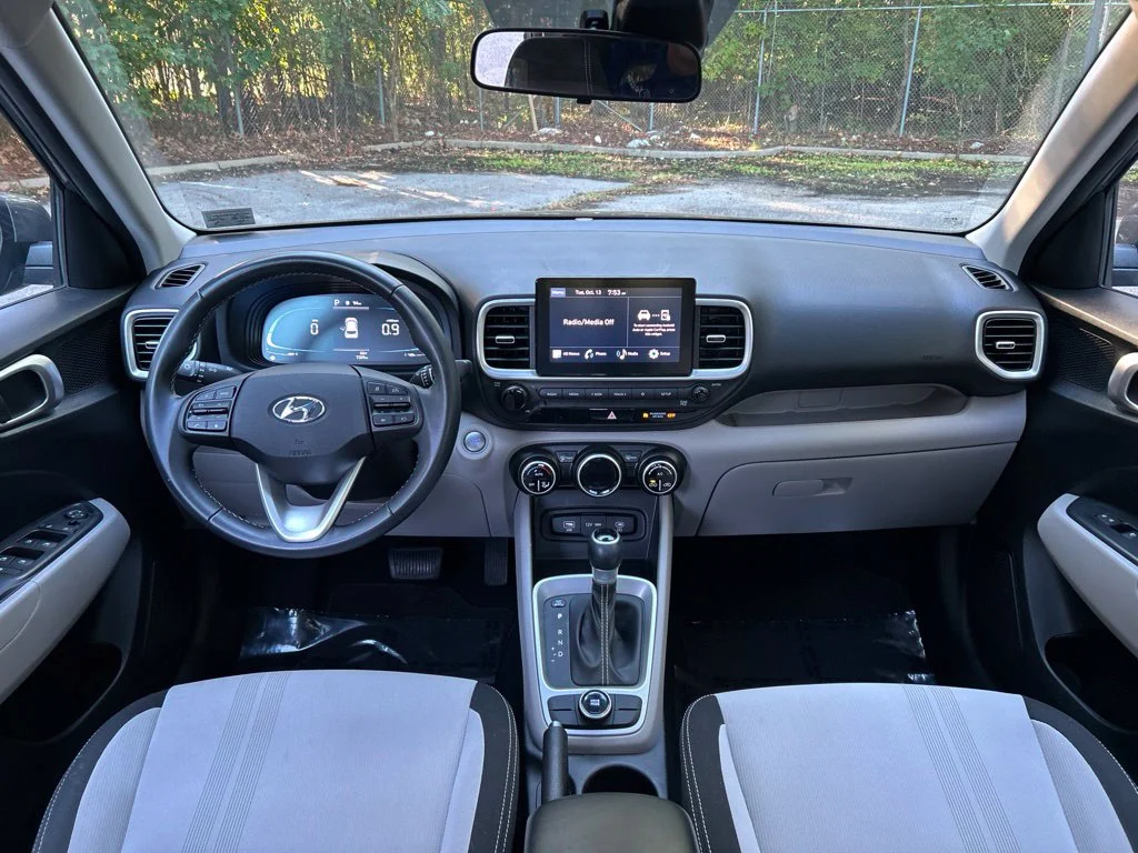 Used 2024 Gray Hyundai SEL image 29