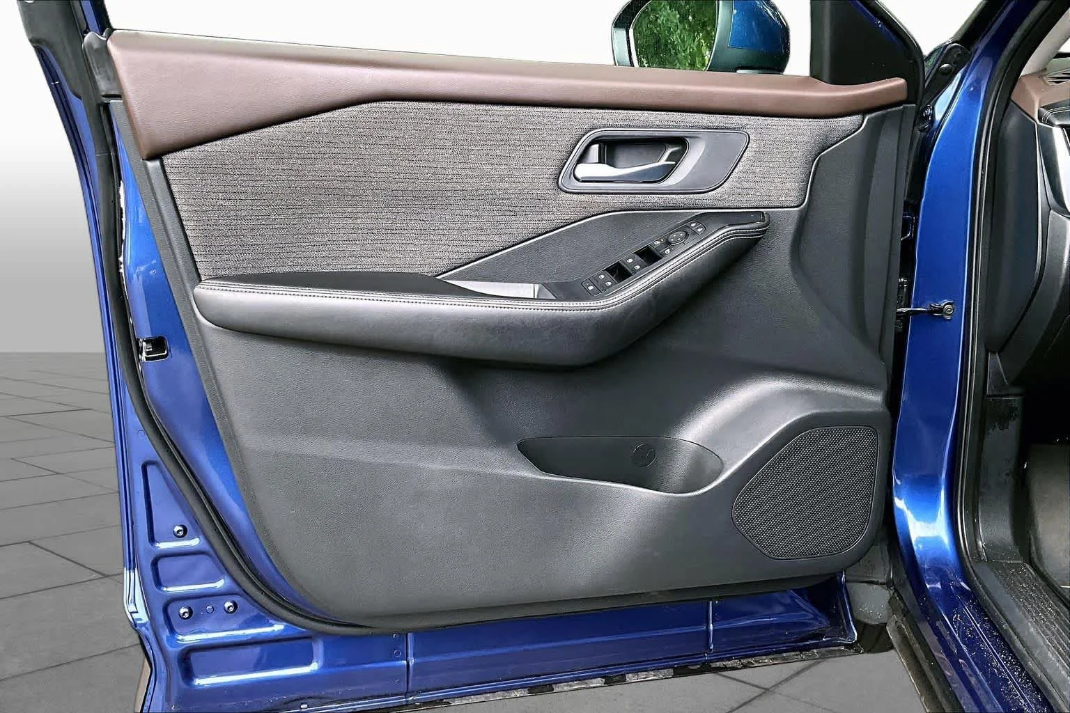 Used 2022 Caspian Blue Metallic Nissan SV image 20