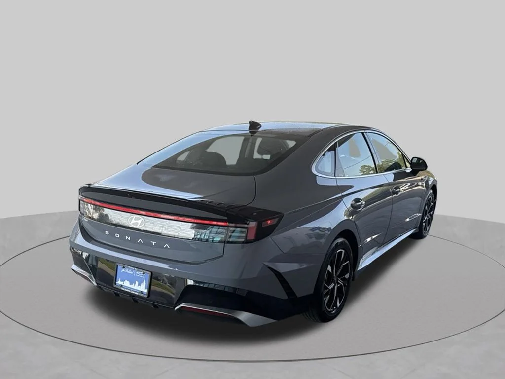 Used 2025 Blue Hyundai SEL image 9