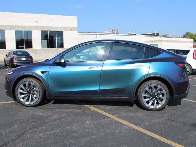 Used 2026  Tesla Premium image 7