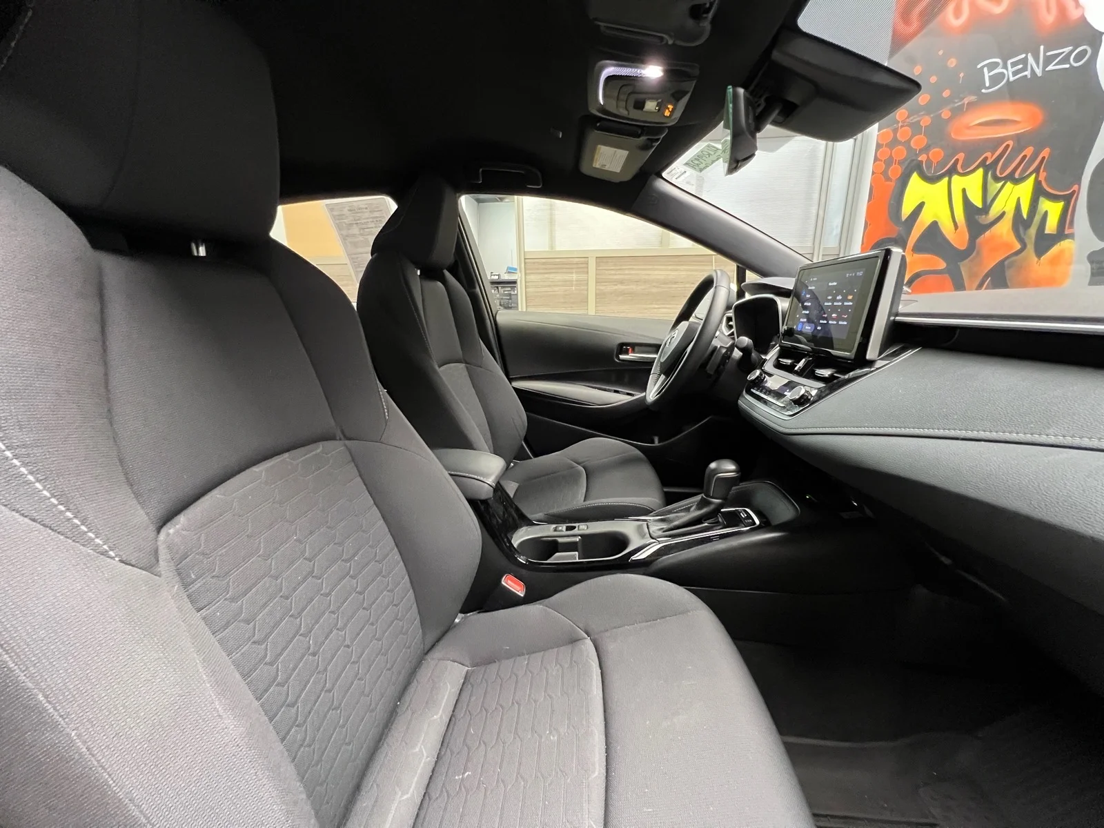 Used 2025 Ice Cap (040) Toyota SE image 24