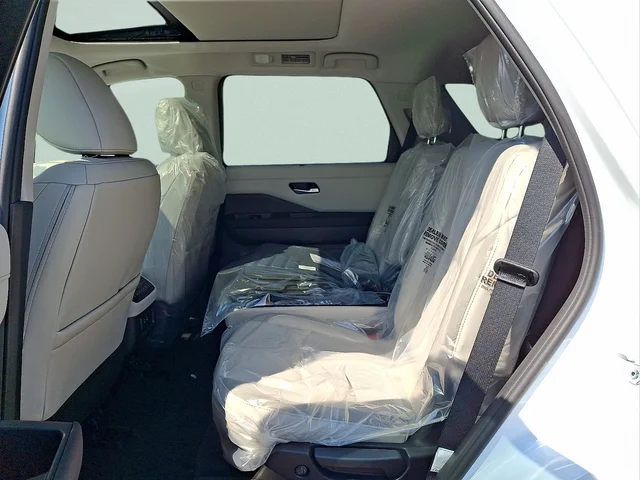 New 2026 Everest White Pearl TriCoat Nissan SL image 5