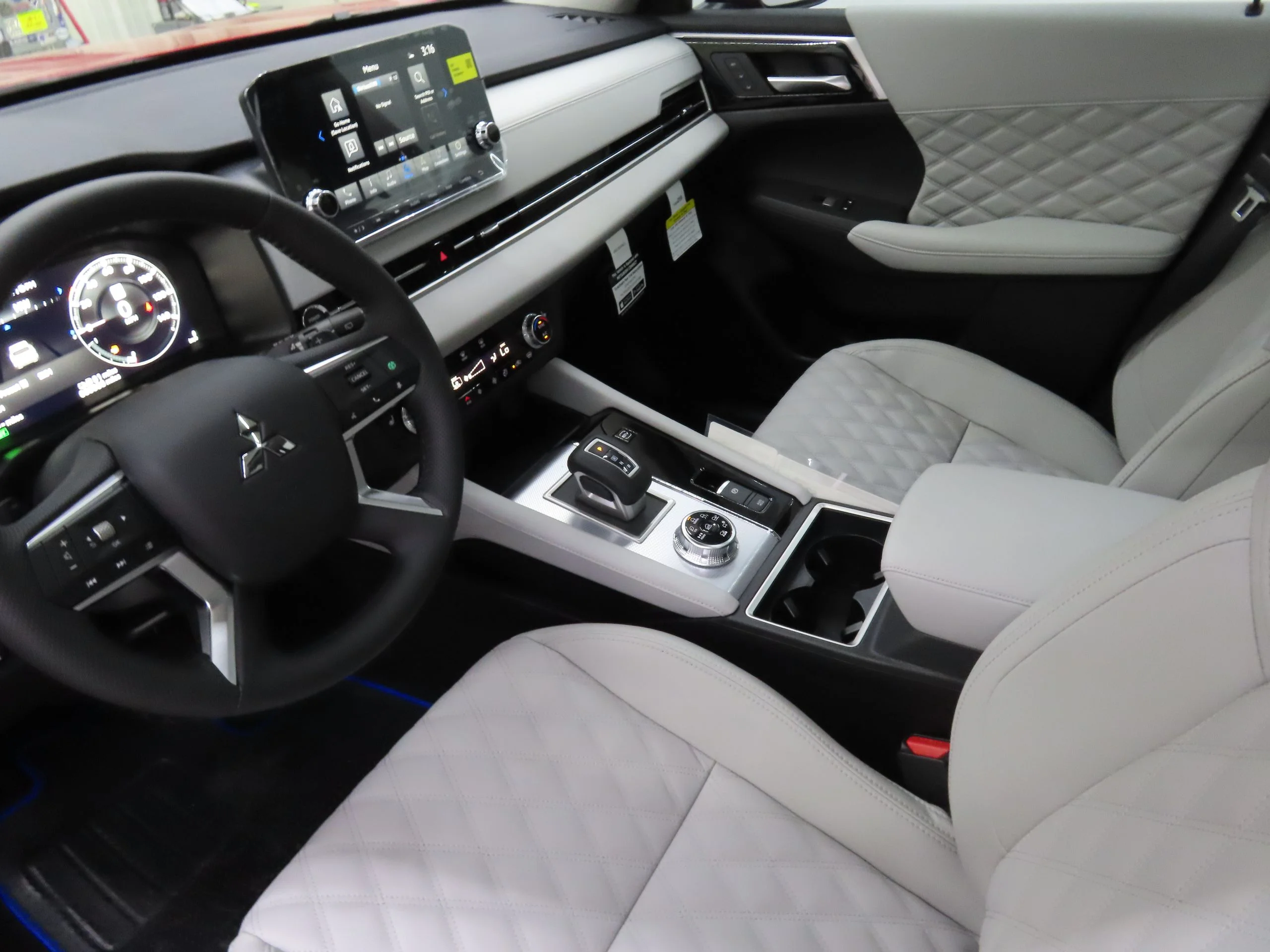 2025 Mitsubishi Outlander Plug-in Hybrid SEL - Photo 21