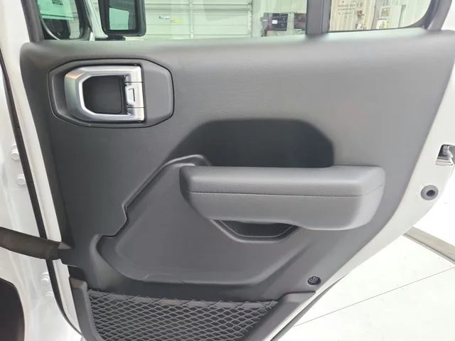 New 2026 Bright White Clearcoat Jeep Rubicon image 37