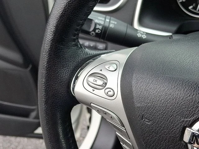 Used 2018 White Nissan Platinum image 21