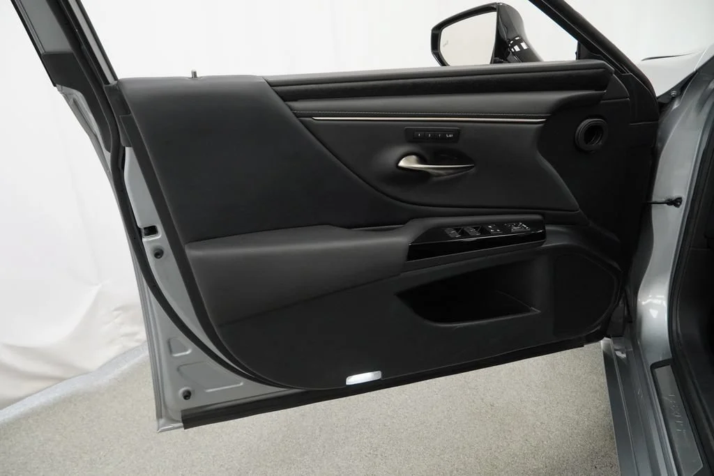 Used 2023 Silver Lexus Luxury image 23