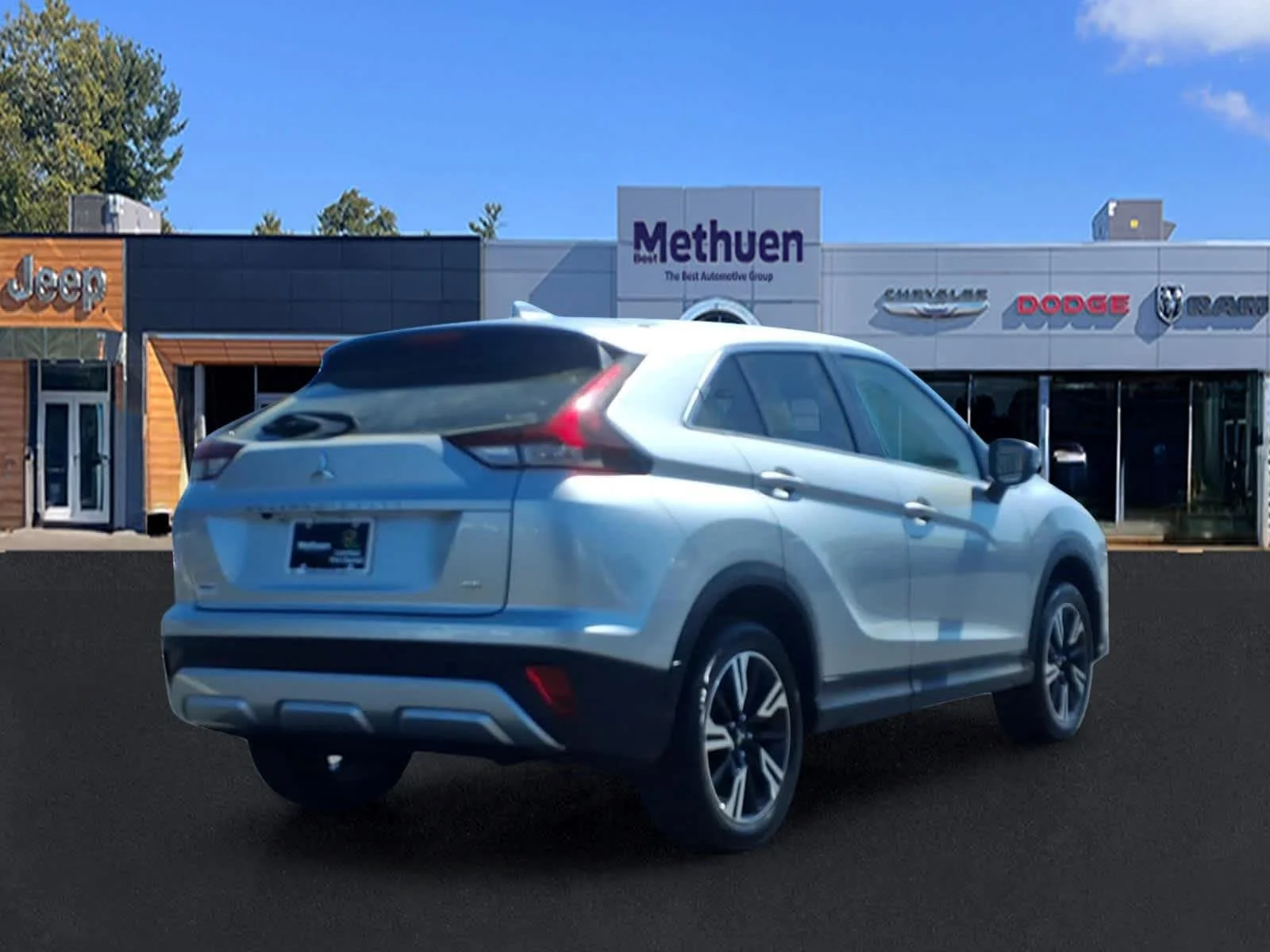 Used 2024 Alloy Silver Metallic Mitsubishi SE image 4