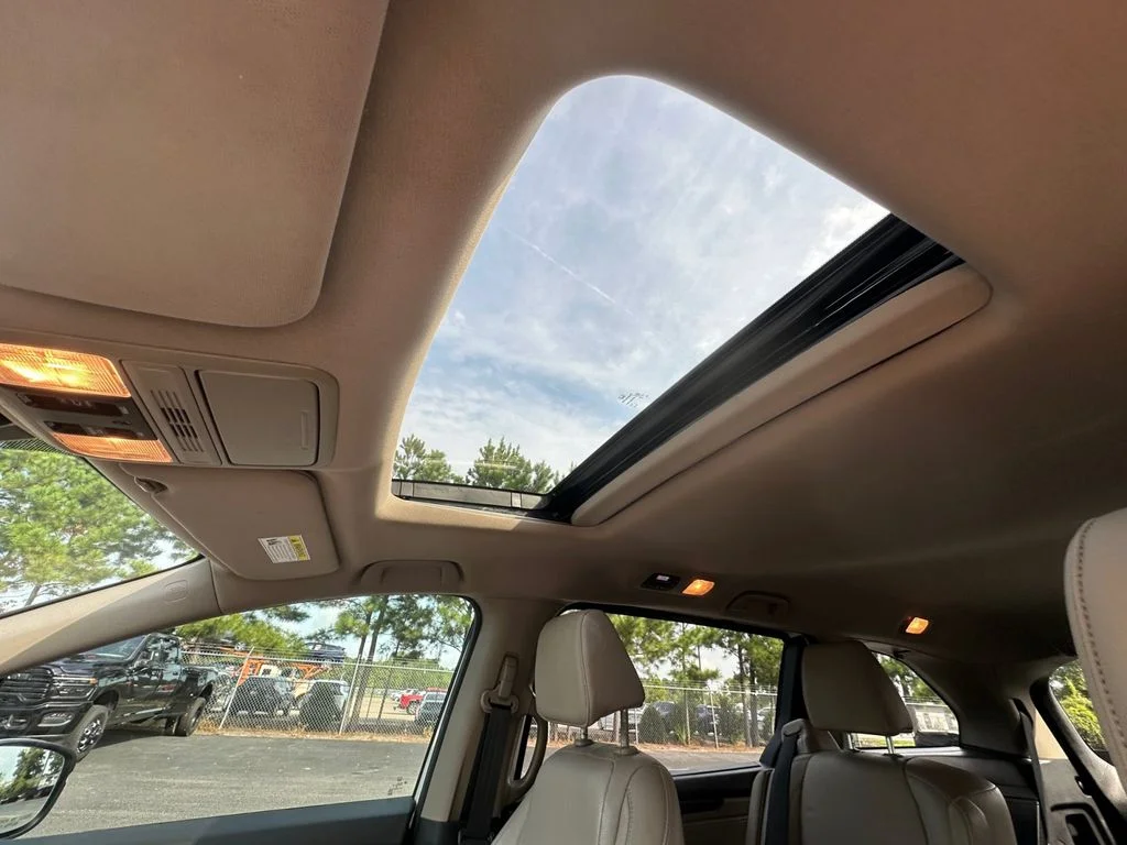 Used 2019 White Honda EX-L image 23