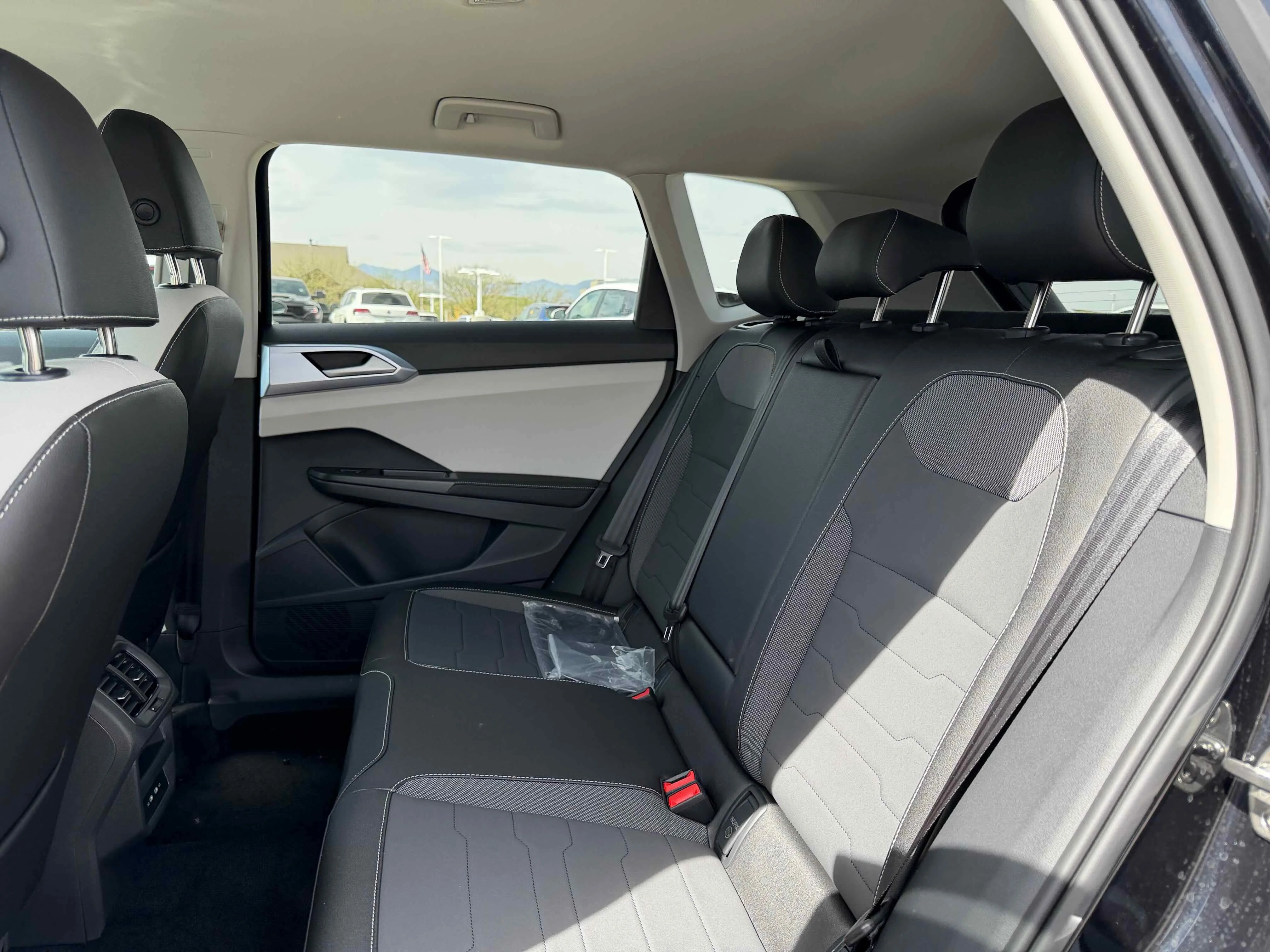 New 2026 Deep Black Volkswagen SE image 27