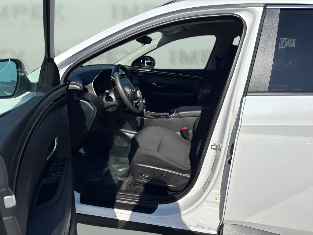 Used 2024 White Hyundai SEL image 9