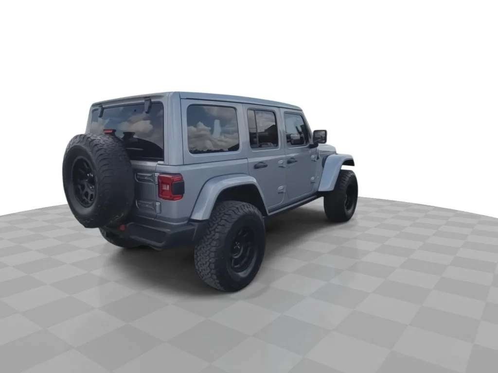 Used 2021 Silver Jeep Unlimited Sahara 4x4 image 8