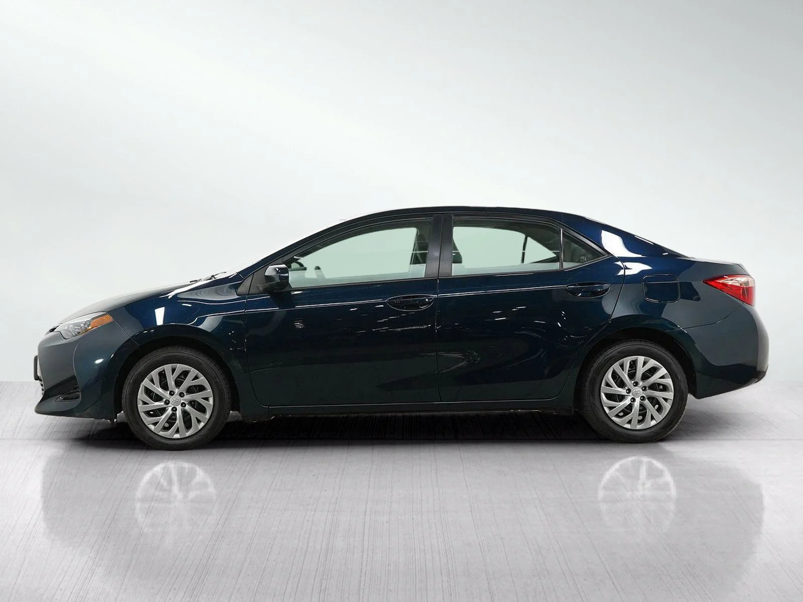 Used 2019 Toyota Corolla LE with VIN 2T1BURHE8KC141408 for sale in Burnsville, Minnesota