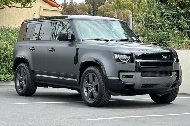 New 2026 Carpathian Grey Land Rover V8 image 7