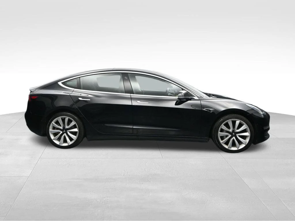 Used 2019  Tesla Standard Range Plus image 6
