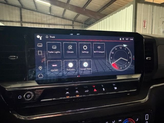 Used 2023 White GMC SLT image 17