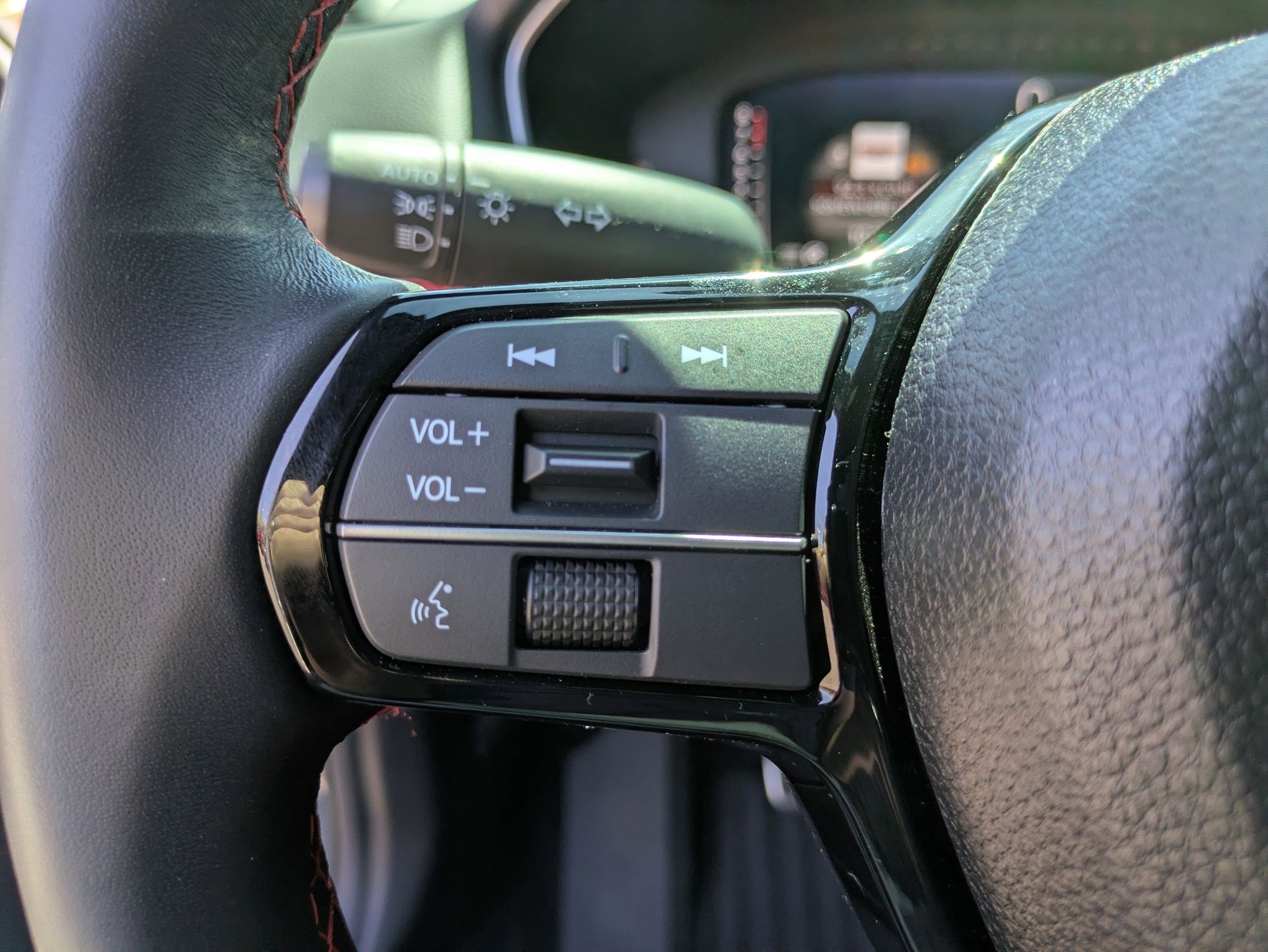 Used 2025 Urban Gray Pearl Honda  image 17