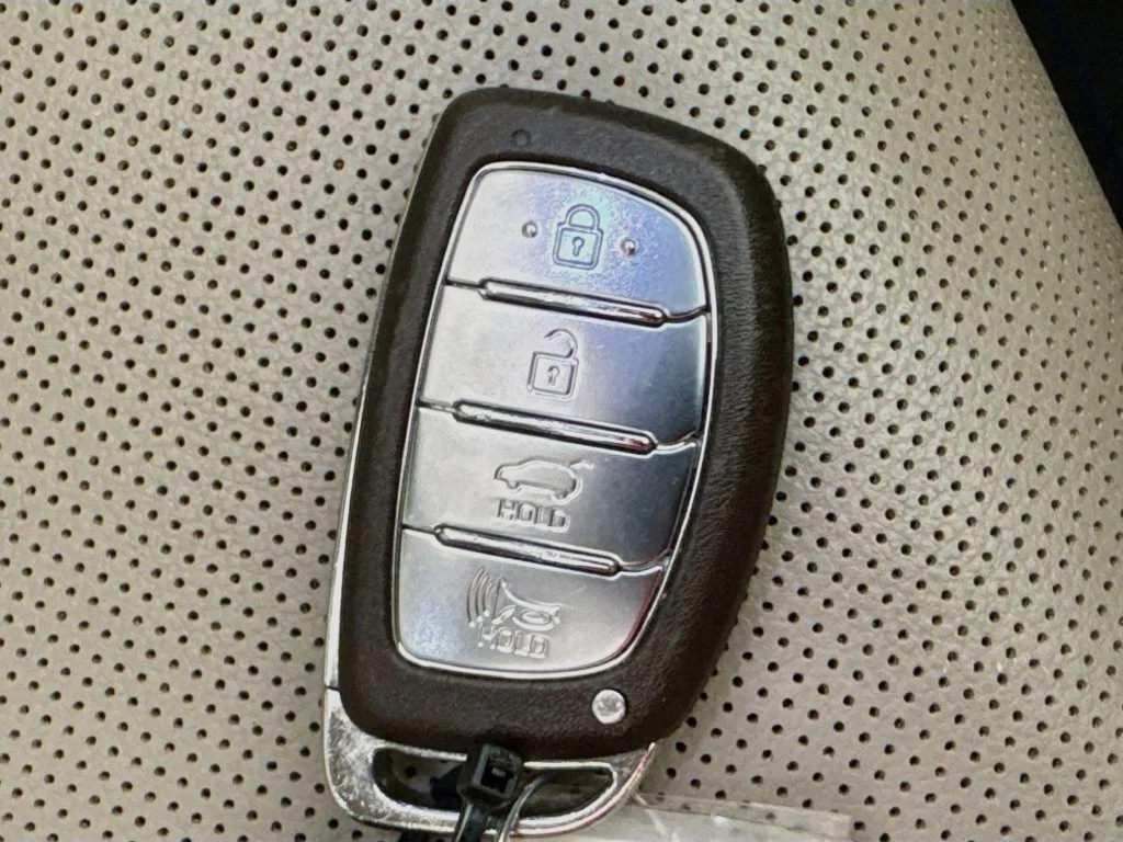 Used 2017 Winter White Hyundai Limited image 40