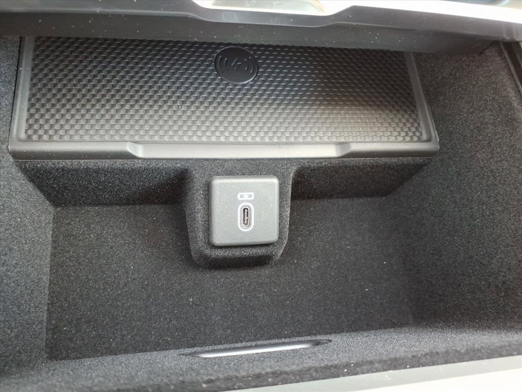 New 2026 Fuji White Land Rover SE image 19