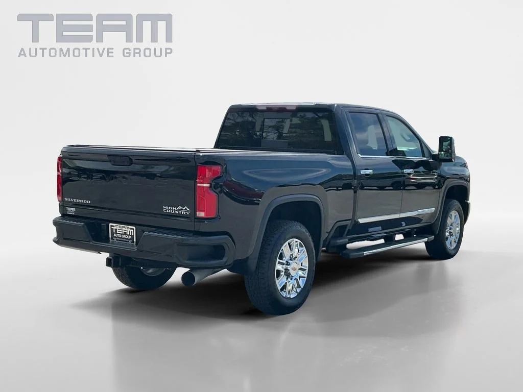 Used 2024 Black Chevrolet High Country image 7