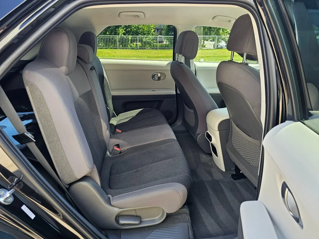 Used 2022  Hyundai SE image 12