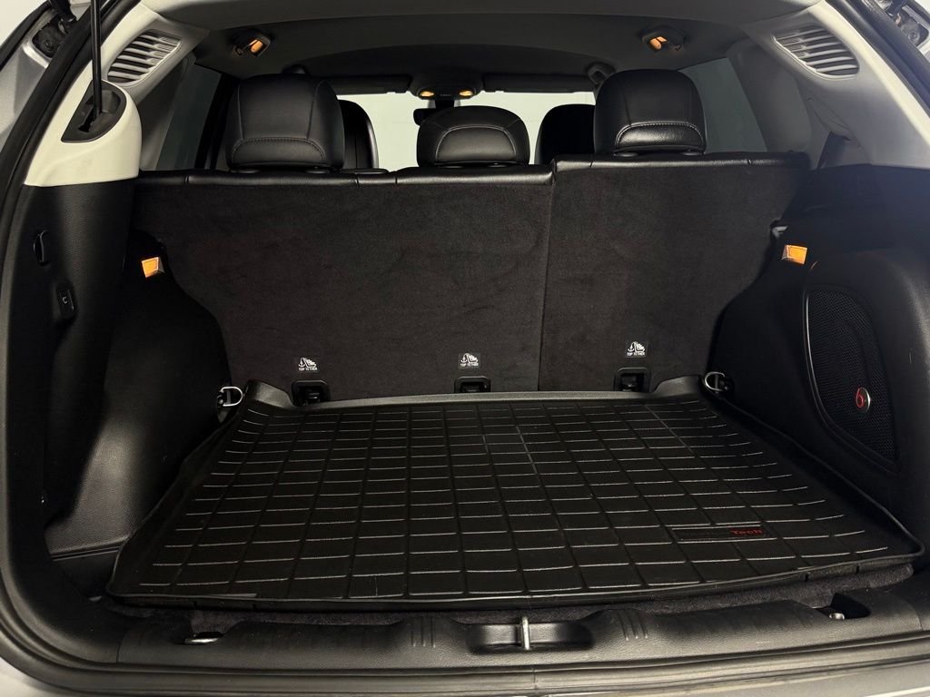 Used 2019 Silver Jeep Limited image 34