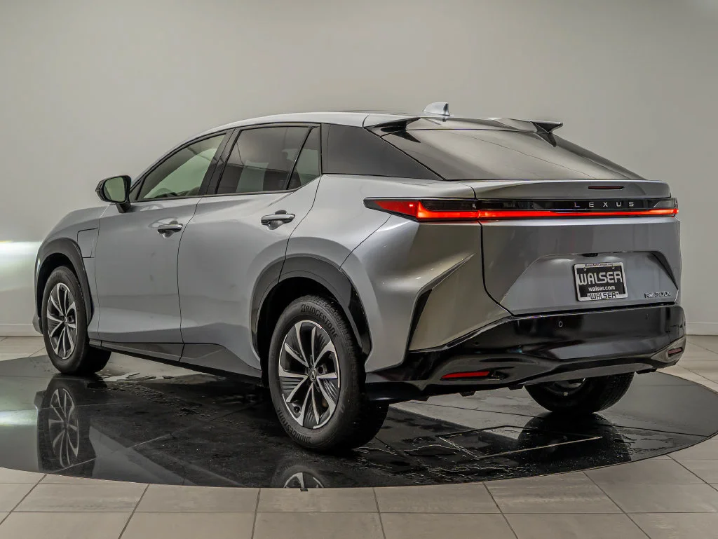 Certified Used 2024 IRIDIUM Lexus 300e Premium image 7