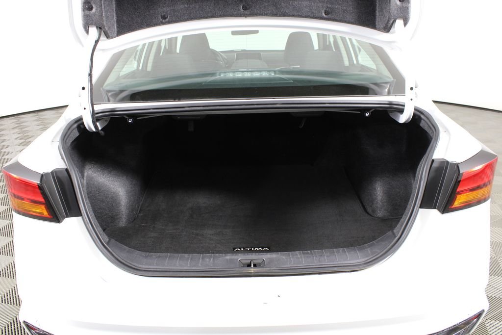 Used 2025 White Nissan 2.5 SV image 7