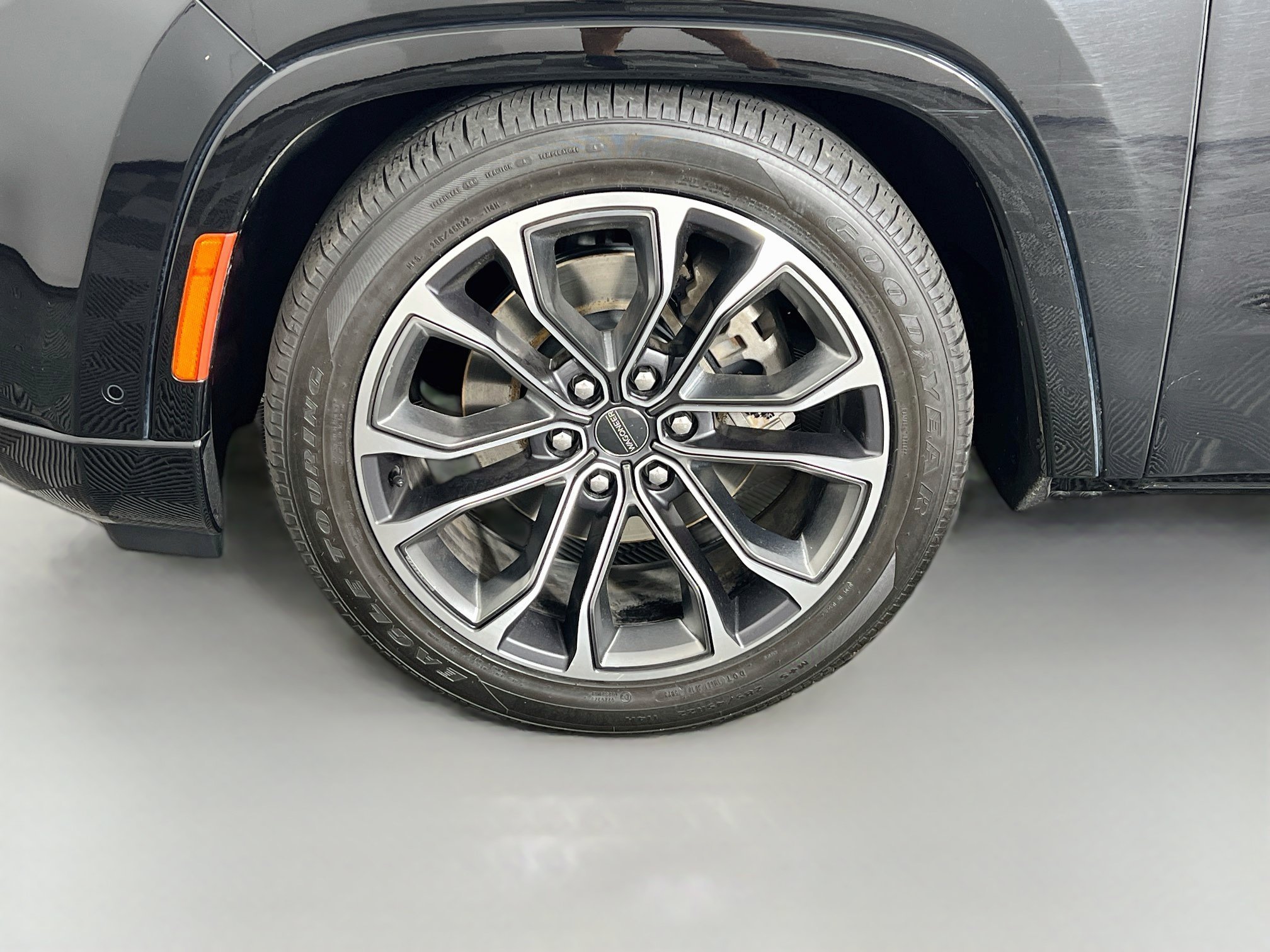 Used 2022 Diamond Black Crystal Pearlcoat Jeep SERIES III image 31