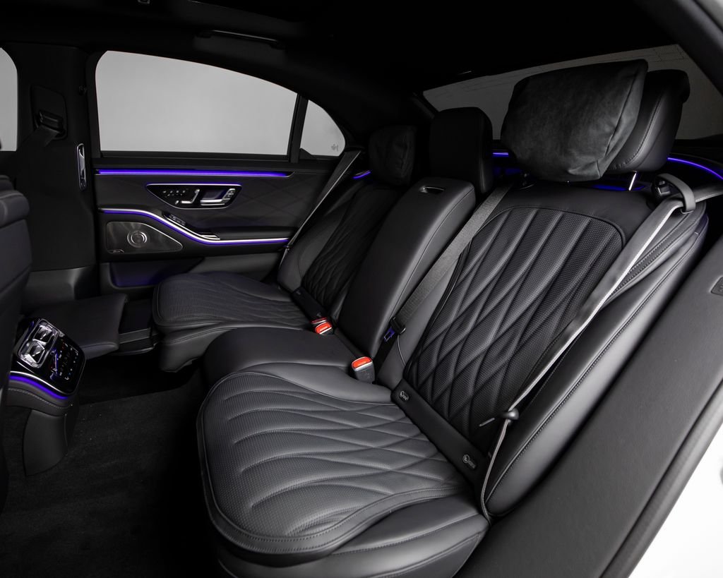 New 2026 MANUFAKTUR Moonlight White Metallic Mercedes-Benz S 63 E AMG® image 8