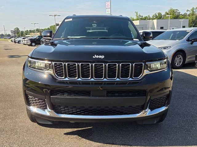 New 2026 Diamond Black Crystal Pearl-Coat Exterior Paint Jeep Laredo image 2