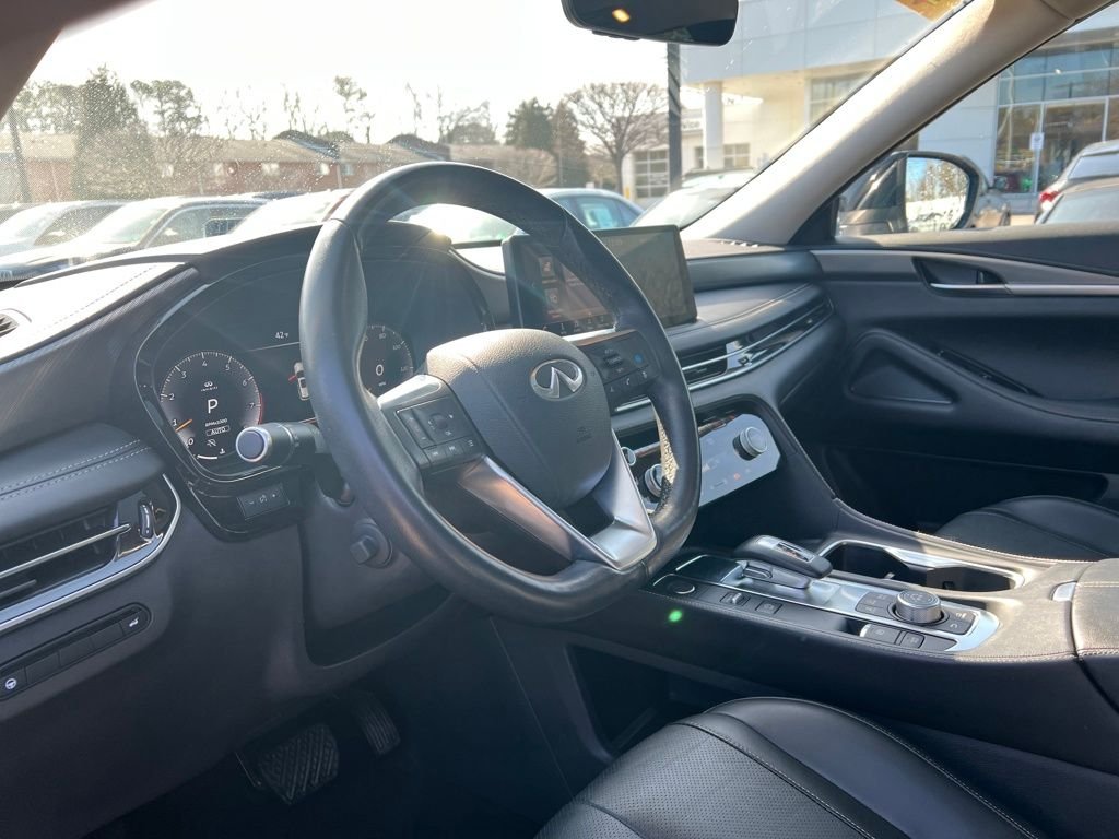 Used 2023 Black INFINITI LUXE image 29