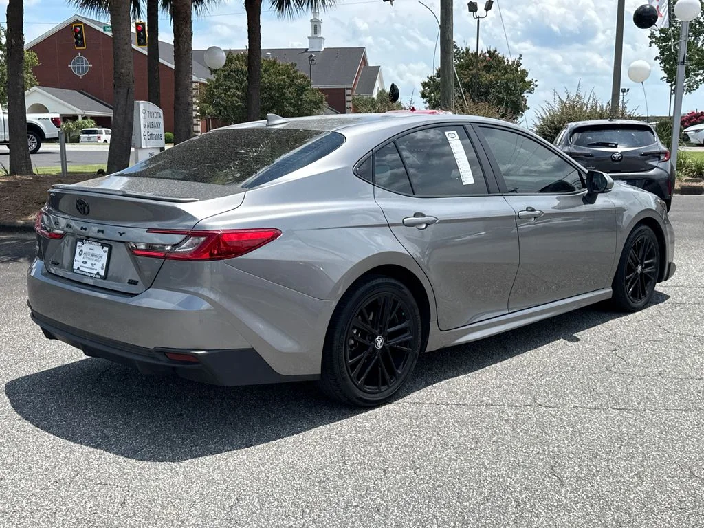 Used 2025  Toyota SE image 3